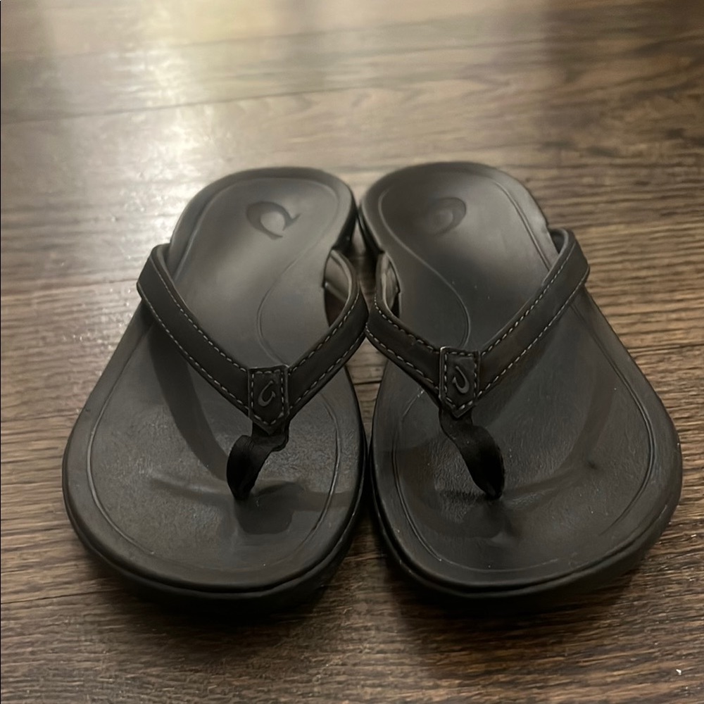 OluKai Ho’opio Flip Flops great-excellent condition